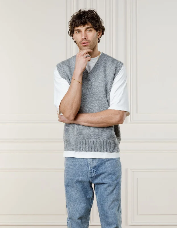 grey-sleeveless-knit-tank