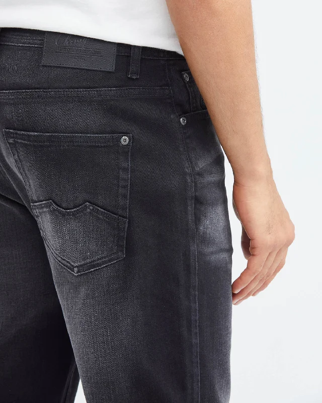 RELAXED FIT HIGH-RISE JEANS IN BLACK