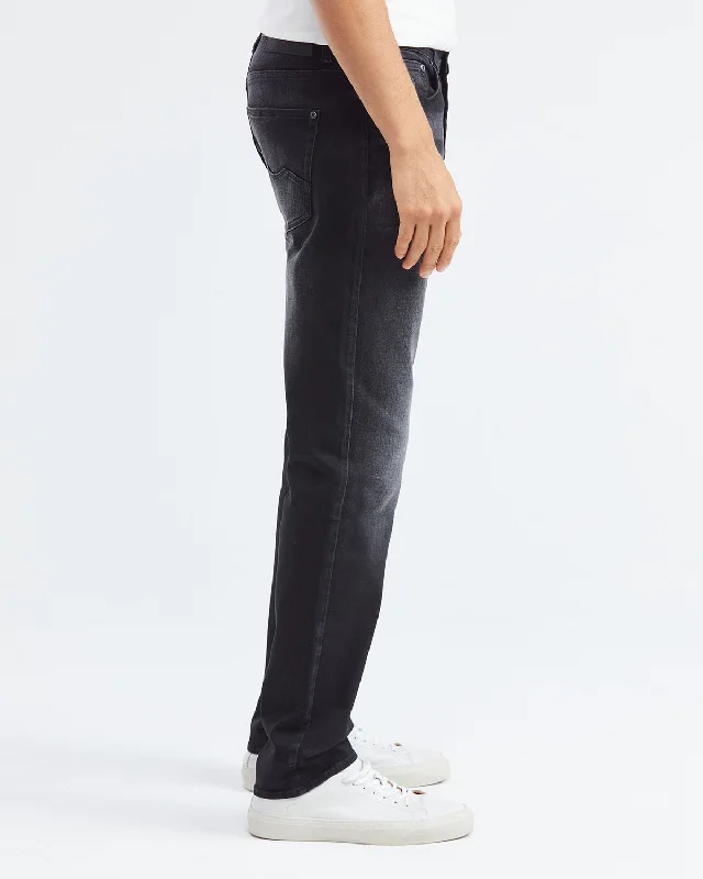 RELAXED FIT HIGH-RISE JEANS IN BLACK