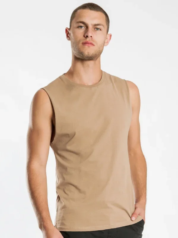 Basic Muscle T-Shirt in Hazel